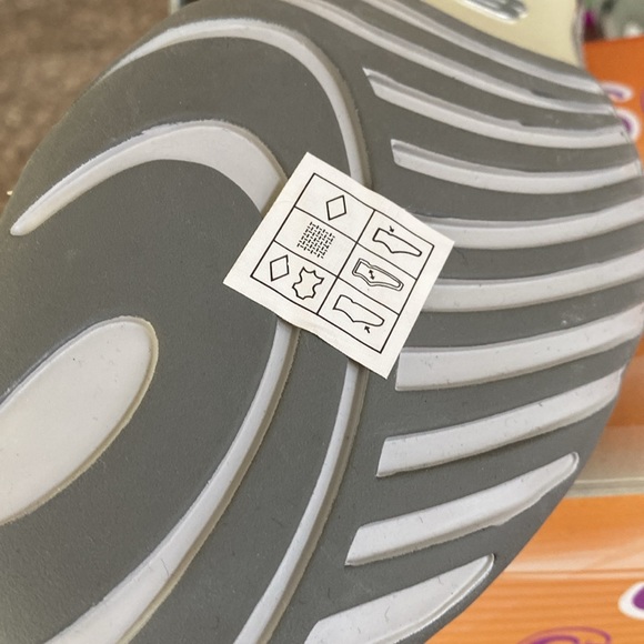 Skechers NEW NIB Sportie Chakra model 11423/silver & taupe sz 7 athletic shoes - Picture 10 of 16